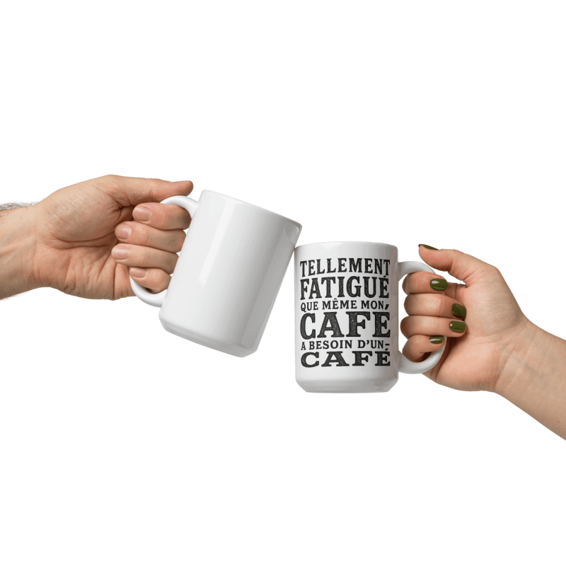 Mug Blanc Brillant “Tellement fatigué que même mon café a besoin de café”